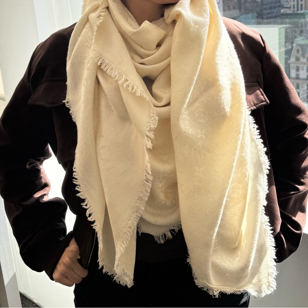 Louis Vuitton Monogram Ivory/White Silk Wool Blend Scarf - Picture 3 of 7